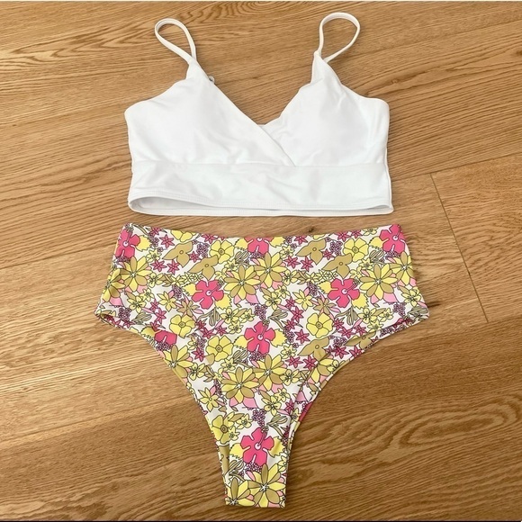 NEW Floral Wrap Bikini Swimsuit - S - Picture 2 of 11